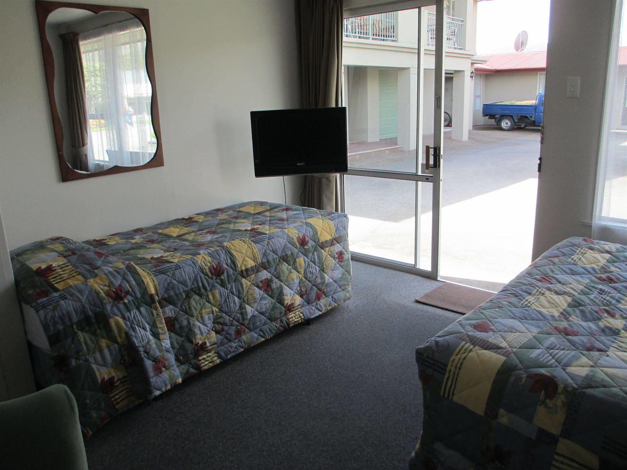 Aachen Place Motel 4*